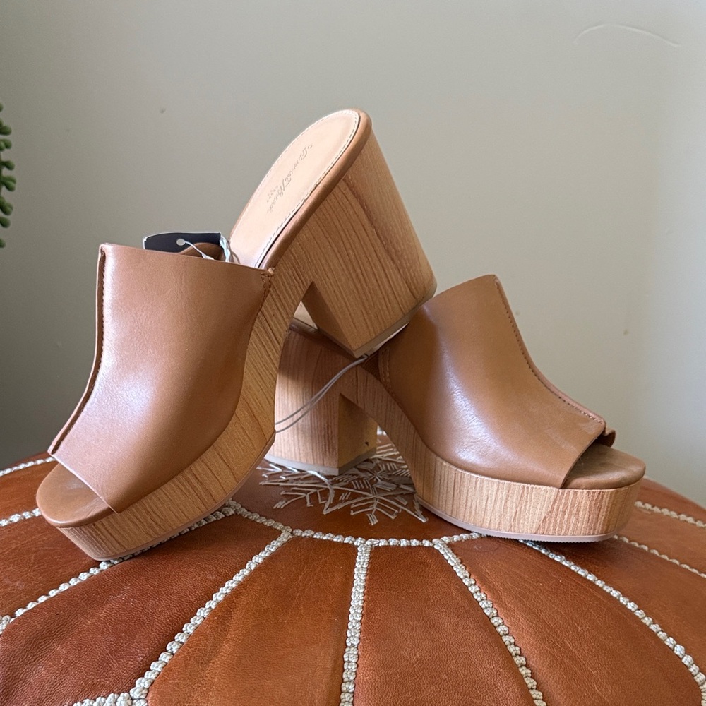 Universal Thread Tan Open-Toe Mules